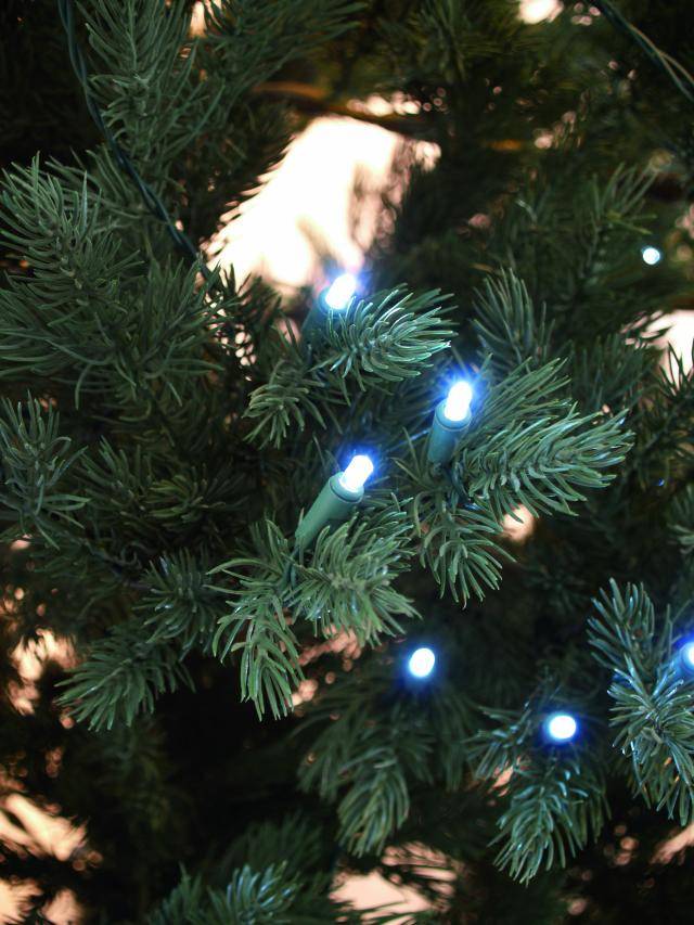 vánoční stromek s integrovaným osvětlením